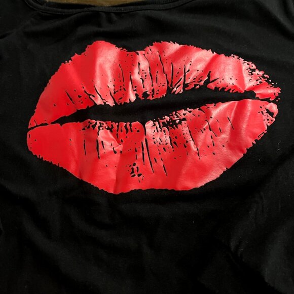 Shein Curve OXL Black Top With Red Lips Print - Picture 4 of 7